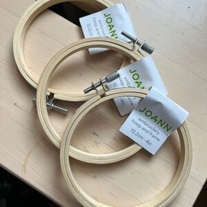 a group of 6 assorted embroidery hoops